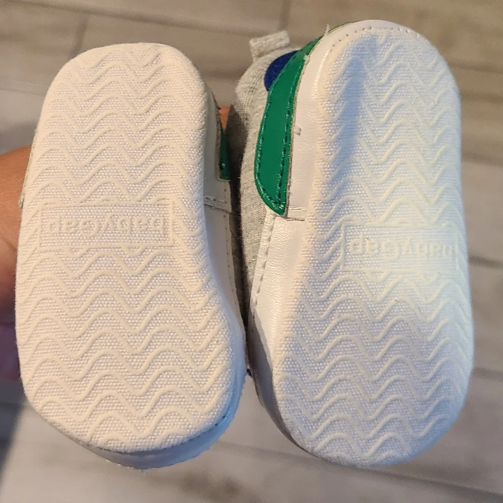 🐣Baby gap cloth sneakers🪅🎠 🌸 🍀 ✨️ 🏵💫🧋☃️🦋🐯🐠🍬🍿🍕🐬